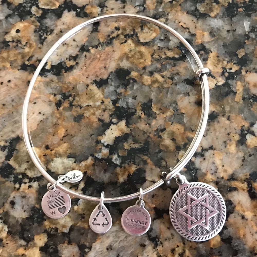 🎉Alex and Ani Silvertone Star of David Bracelet🎁